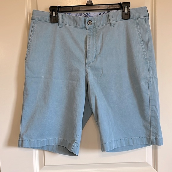 Tommy Bahama Flat Front Casual Shorts Men's Size 33 - Picture 1 of 7